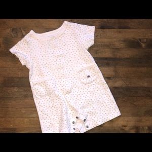 TOMMY HILFIGER—T-shirt pajama outfit